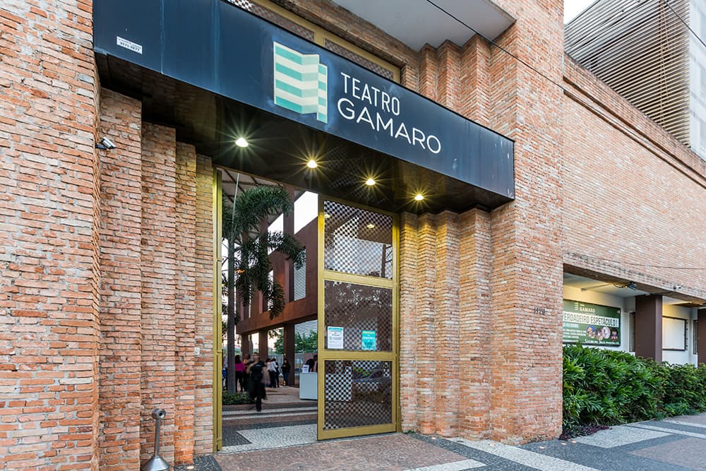 Área externa do Teatro Gamaro
